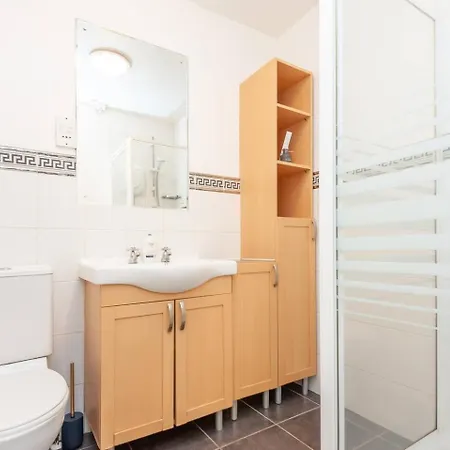 Апартаменти Cosy Haven Next To White Rose Shopping Centre - Pass The Keys Лідс