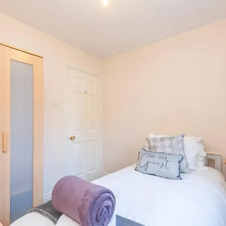 דירה Cosy Haven Next To White Rose Shopping Centre - Pass The Keys