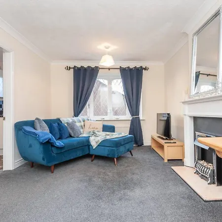 Cosy Haven Next To White Rose Shopping Centre - Pass The Keys *