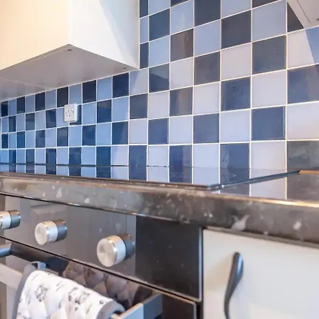 Cosy Haven Next To White Rose Shopping Centre - Pass The Keys Апартаменти *