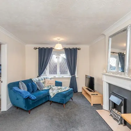 Апартаменти Cosy Haven Next To White Rose Shopping Centre - Pass The Keys *