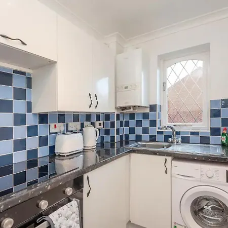 Cosy Haven Next To White Rose Shopping Centre - Pass The Keys Апартаменти *