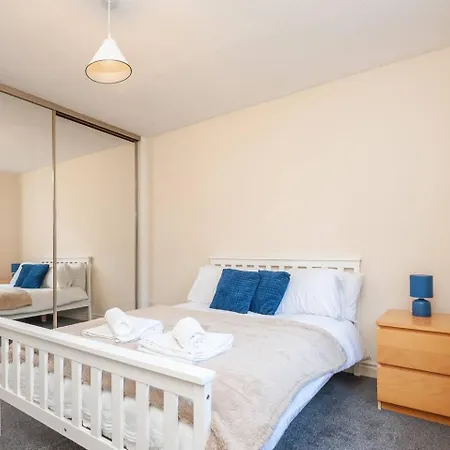 Cosy Haven Next To White Rose Shopping Centre - Pass The Keys Лідс