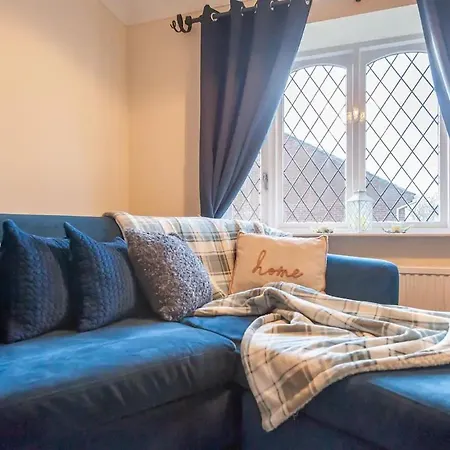 Cosy Haven Next To White Rose Shopping Centre - Pass The Keys לידס